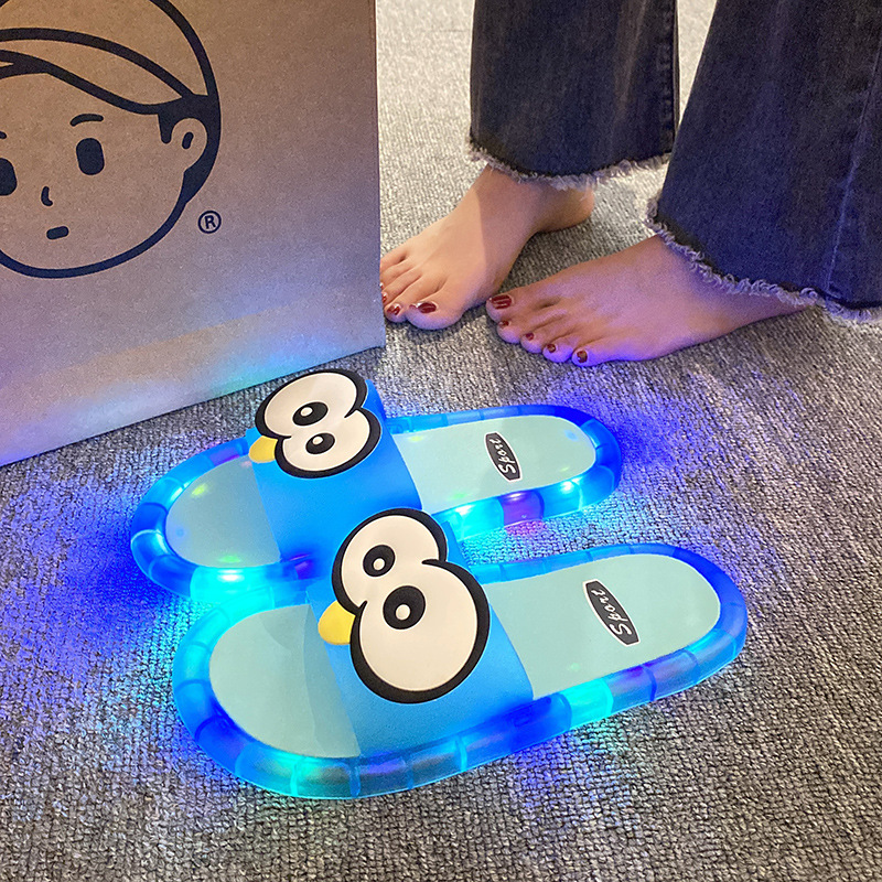 🐧 LIMITED-TIME 50% OFF! 💥 LED Cartoon Slippers – Light-Up Sole, Penguin Design, Flexible PVC ✨