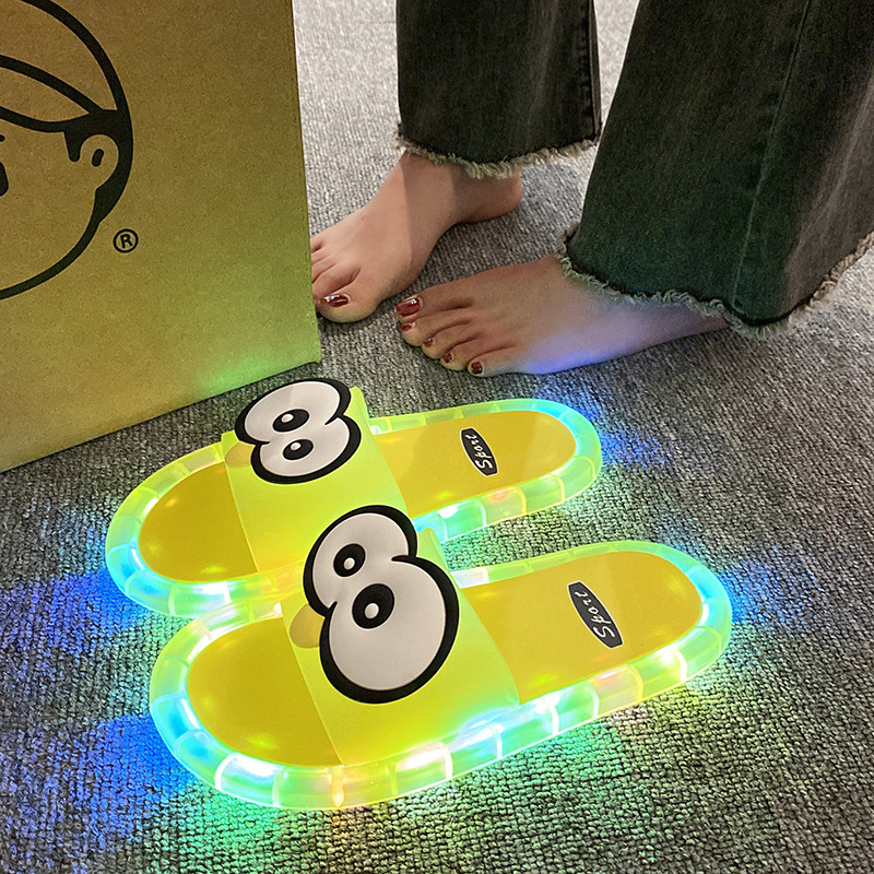 🐧 LIMITED-TIME 50% OFF! 💥 LED Cartoon Slippers – Light-Up Sole, Penguin Design, Flexible PVC ✨
