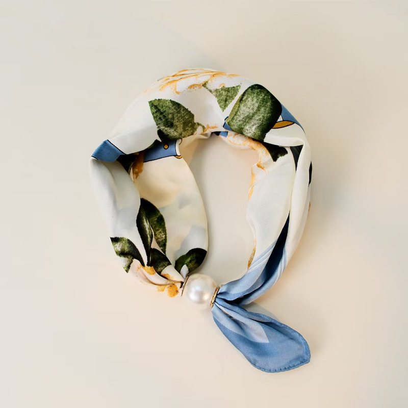 ✨Limited stock available, don’t miss out!🎉No-Tie Magnetic Pearl Clasp Soft Scarf